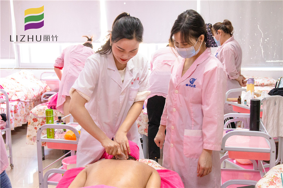 背部按摩知多少？廣西排名前十美容學(xué)校告訴你