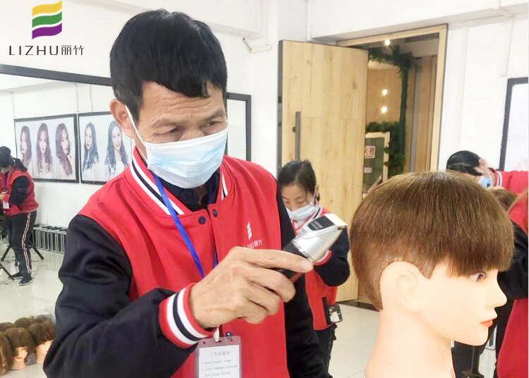 美發(fā)教學(xué)：南寧美發(fā)學(xué)校哪家有實(shí)力？