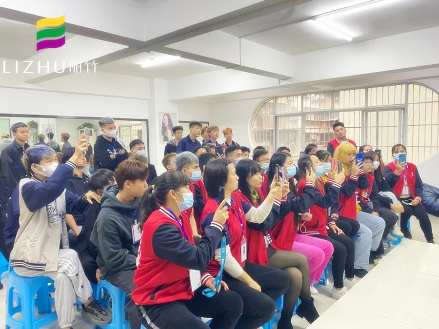 年后不知學(xué)什么技術(shù)？來廣西專業(yè)美發(fā)學(xué)校吧