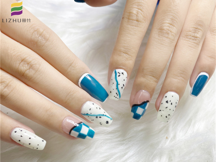 秋冬撞色美甲推薦，看看廣西南寧美甲學(xué)校哪家教得好