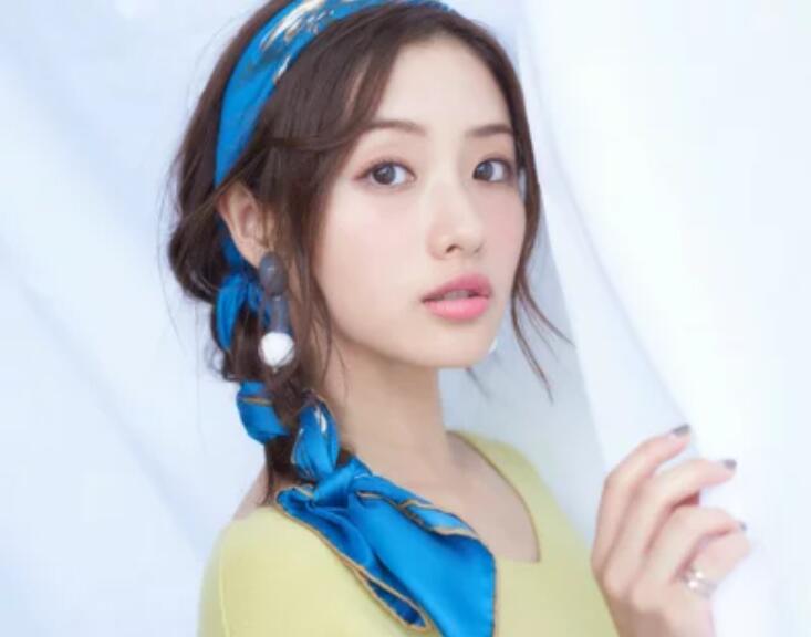 絲巾的創(chuàng)意搭配，廣西形象設計培訓班教你