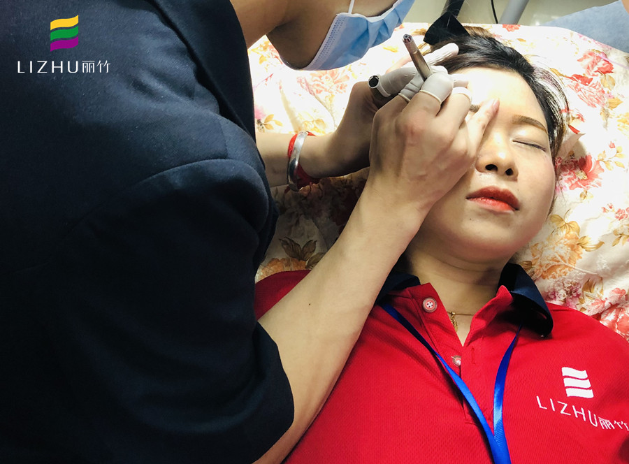 紋繡后眉毛發(fā)癢應(yīng)對方法（上），南寧紋繡護(hù)理