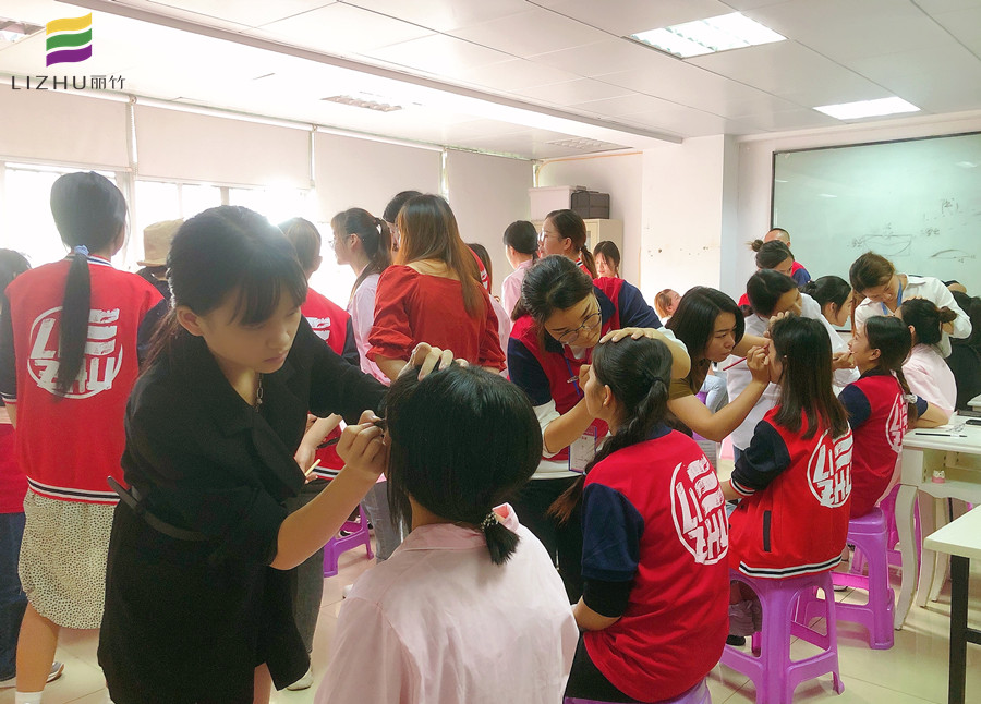 紋繡不同部位能保持多久？南寧專業(yè)紋繡培訓(xùn)學(xué)校為你講解