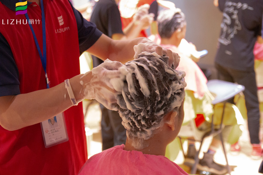 頭發(fā)干枯毛躁怎么辦？廣西美發(fā)護(hù)理技巧大放送