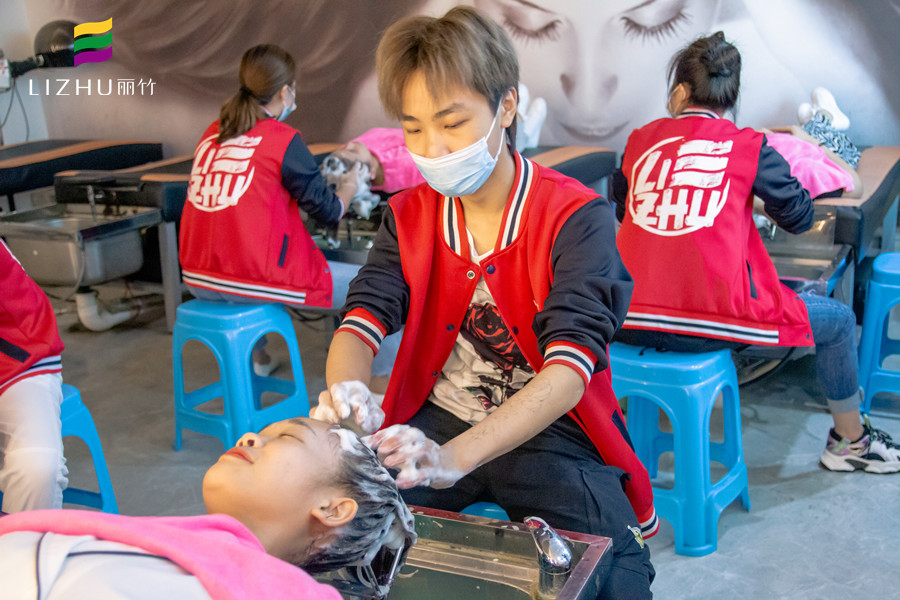 如何應(yīng)對(duì)頭發(fā)干枯毛躁？廣西美發(fā)護(hù)發(fā)技巧