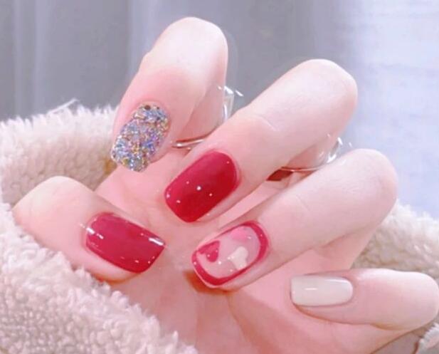 玫粉色美甲，廣西美甲學(xué)校帶你感受初戀的味道