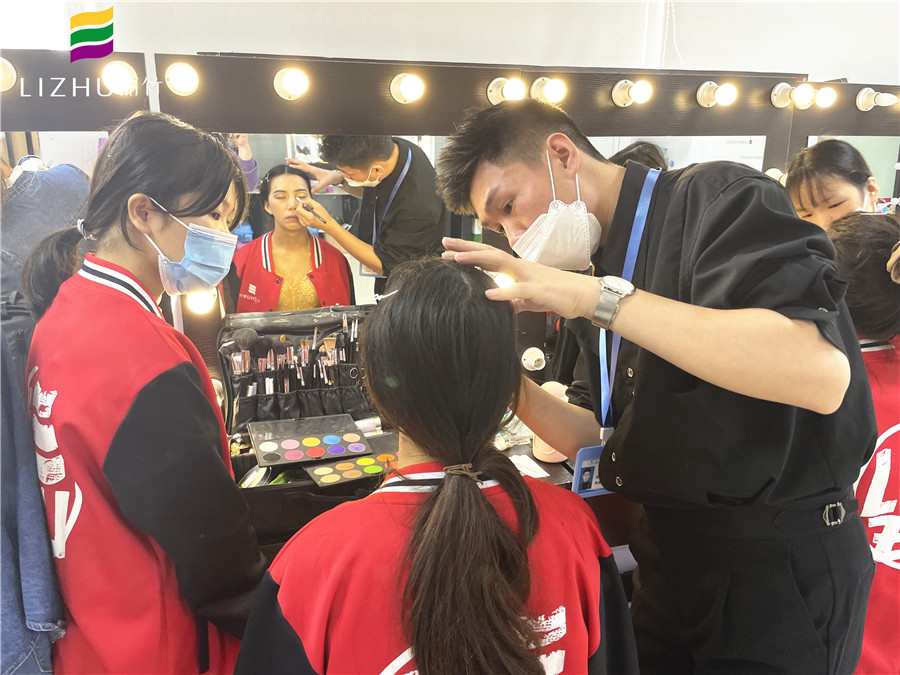 畫(huà)眼妝前要做什么？廣西學(xué)化妝基礎(chǔ)