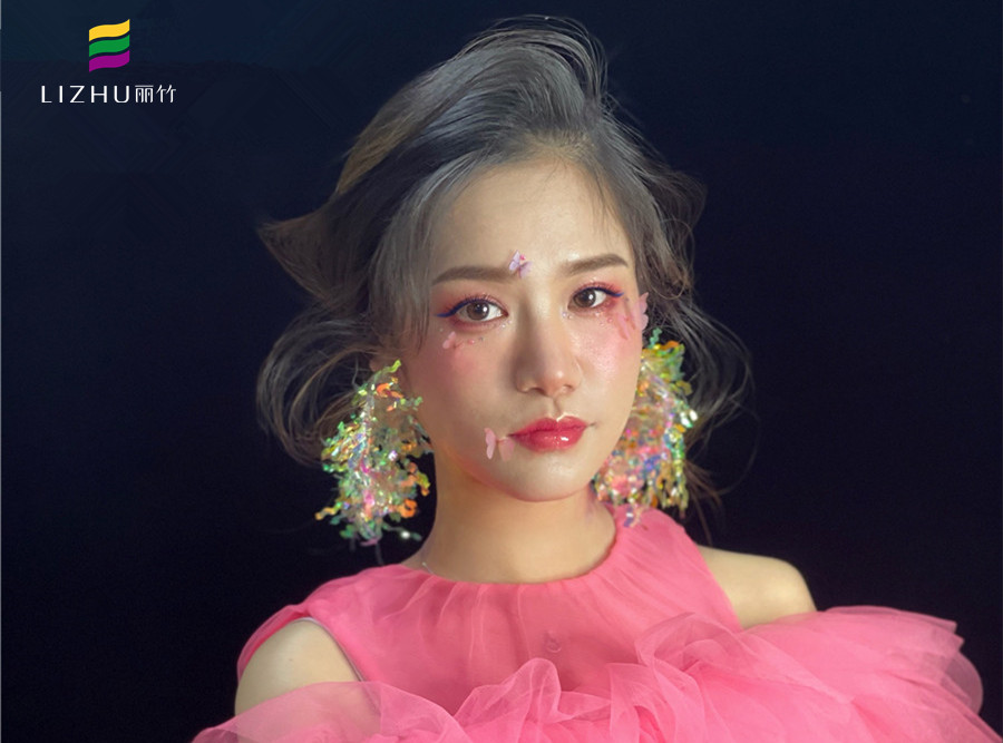 新娘桃花妝造型，告訴你學(xué)新娘妝到哪里學(xué)