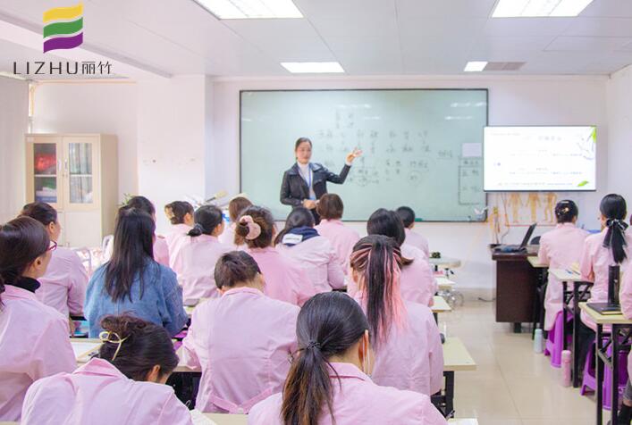 美容學(xué)理論知識重要嗎？廣西專業(yè)美容培訓(xùn)告訴你