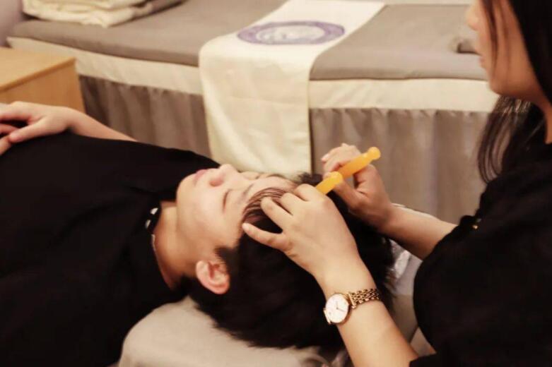 頭部撥筋的好處，南寧美容學(xué)校十大品牌課程