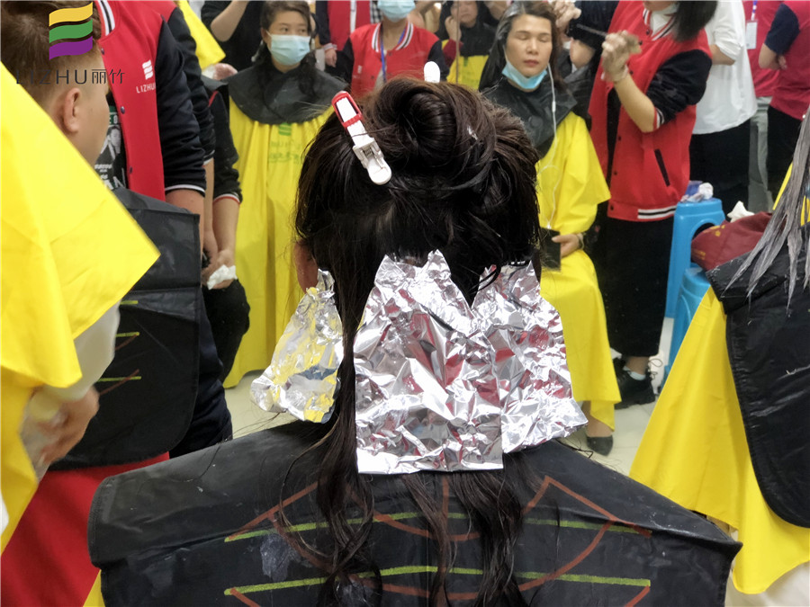 錫紙燙發(fā)能保持多久？南寧燙染一對一教學(xué)給你專業(yè)技術(shù)