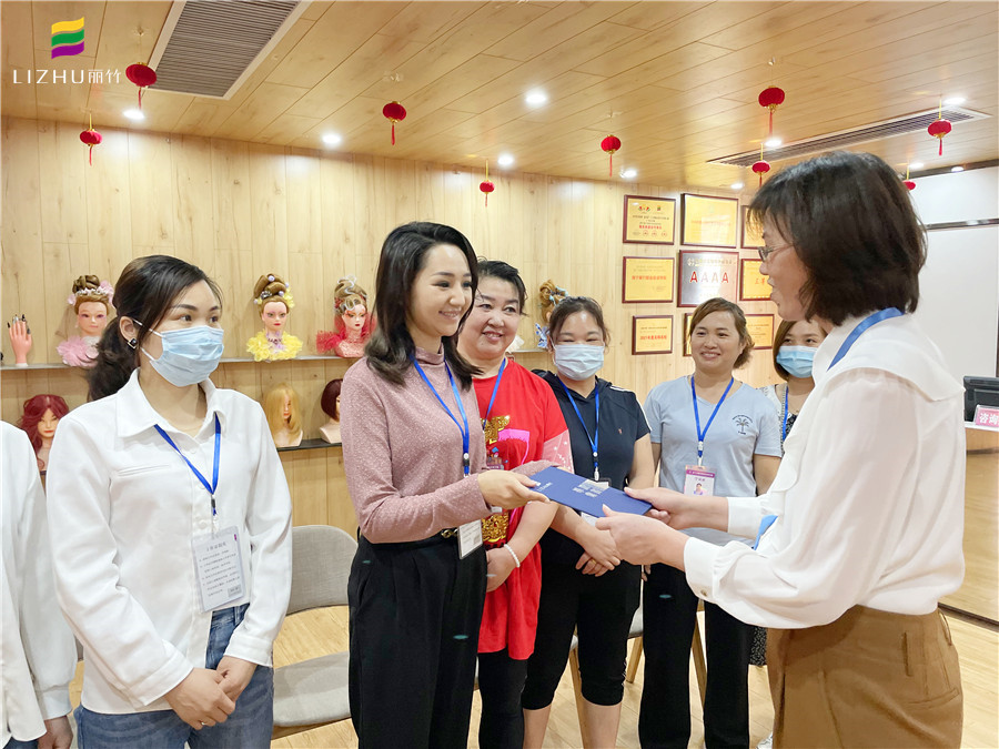 廣西美發(fā)培訓(xùn)學(xué)校畢業(yè)：祝大家都能成為受歡迎的美發(fā)師