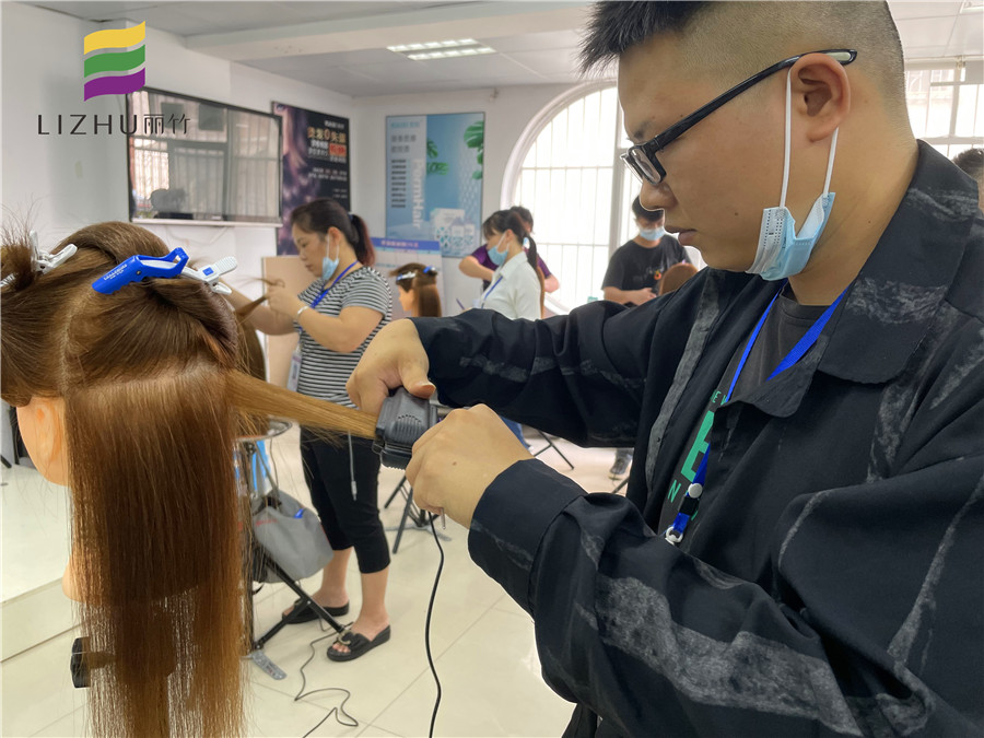 拉直發(fā)的教程知識(shí)點(diǎn)概括，廣西學(xué)燙染一對(duì)一教學(xué)