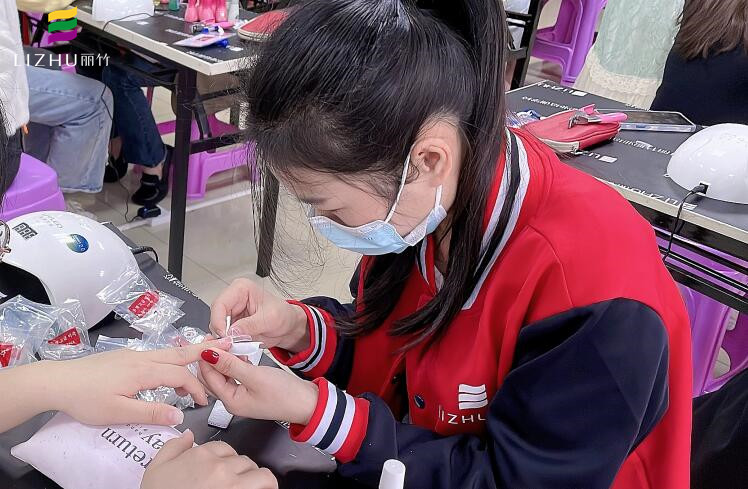 半貼甲片怎么貼？學(xué)美甲理論知識(shí)分享