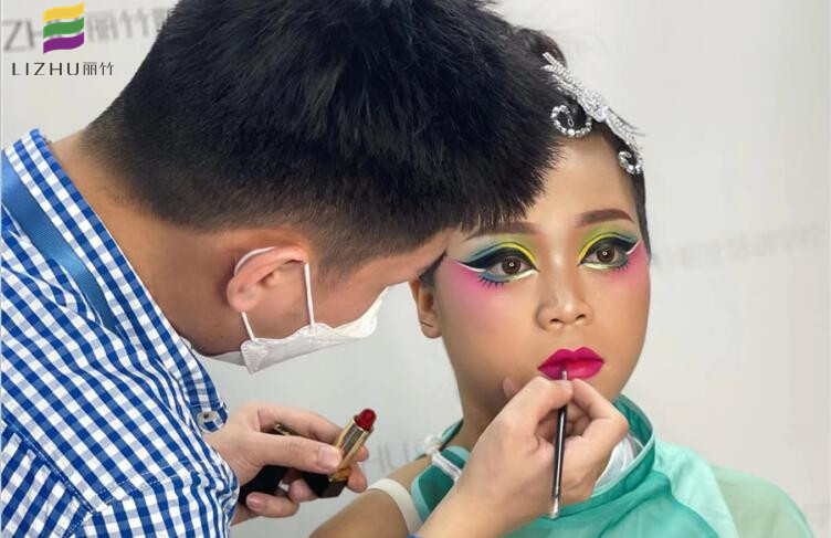 舞臺(tái)妝的特點(diǎn)，廣西彩妝培訓(xùn)機(jī)構(gòu)分享