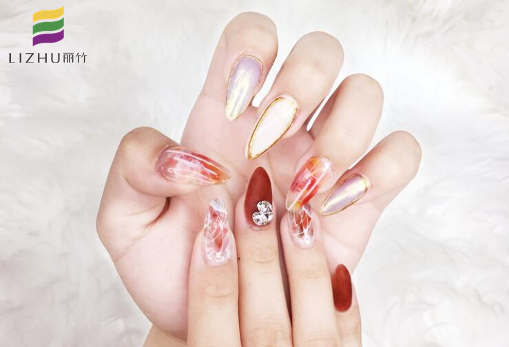 日式風(fēng)格暈染美甲，南寧美甲短期培訓(xùn)班作品