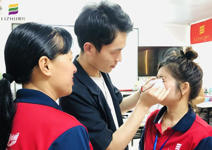 眉形怎么設計才好看？南寧紋繡專業(yè)學校分享