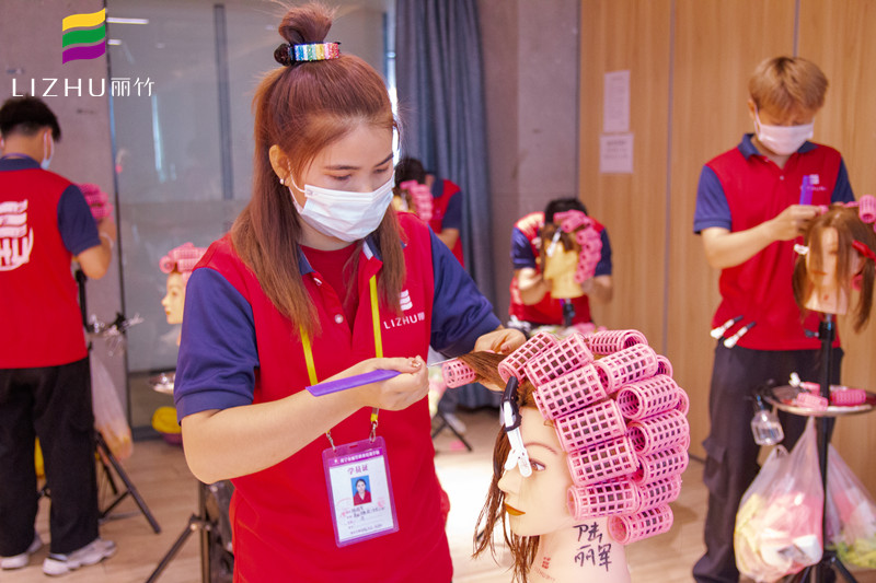 美發(fā)助理的考核標(biāo)準(zhǔn)，南寧美發(fā)師培訓(xùn)課程