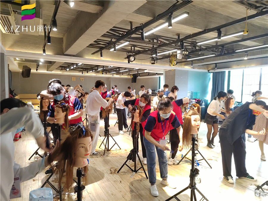 南寧學(xué)剪女頭發(fā)哪里比較好？歡迎到南寧女士剪發(fā)培訓(xùn)班