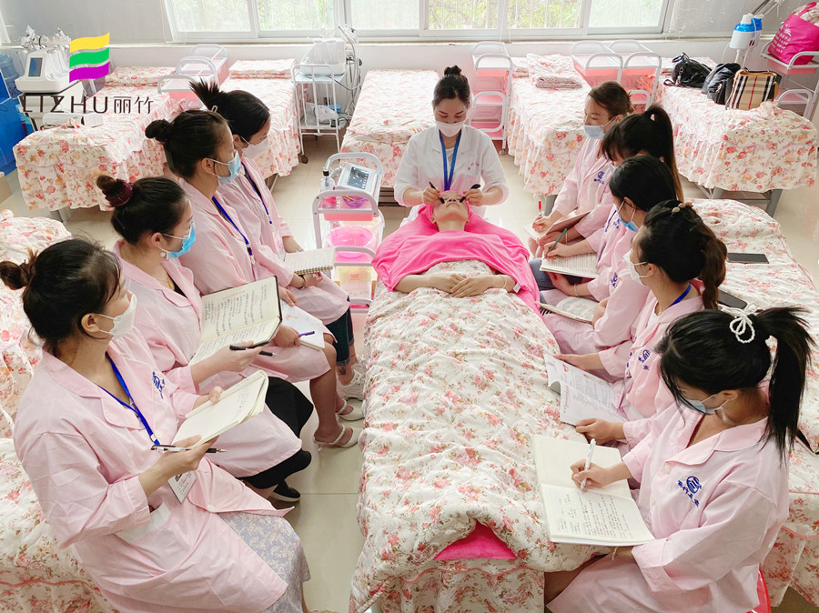 廣西美容理論知識：你為什么要眼部撥筋？