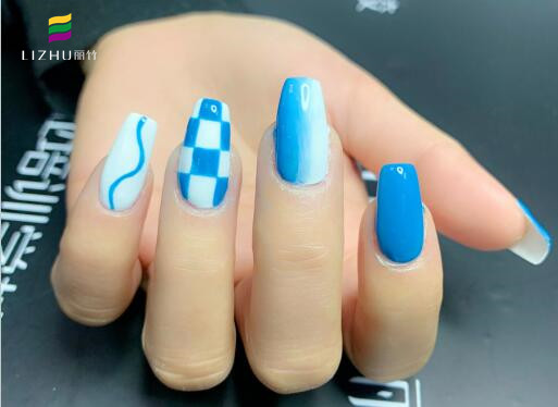 棋盤格美甲，南寧時(shí)尚美甲培訓(xùn)引領(lǐng)復(fù)古風(fēng)