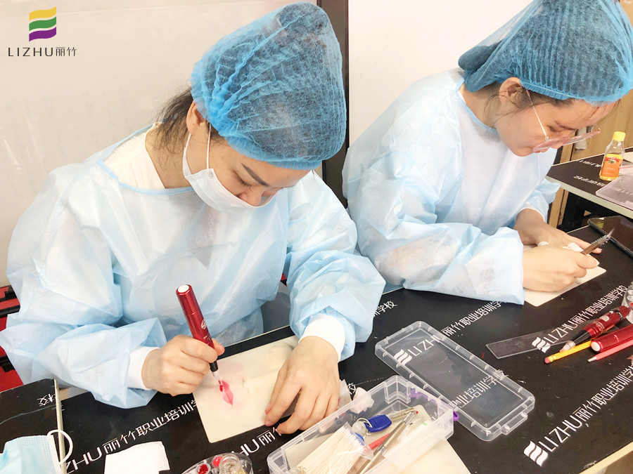 紋唇常用的5種顏色，廣西紋繡培訓(xùn)機構(gòu)分享給你