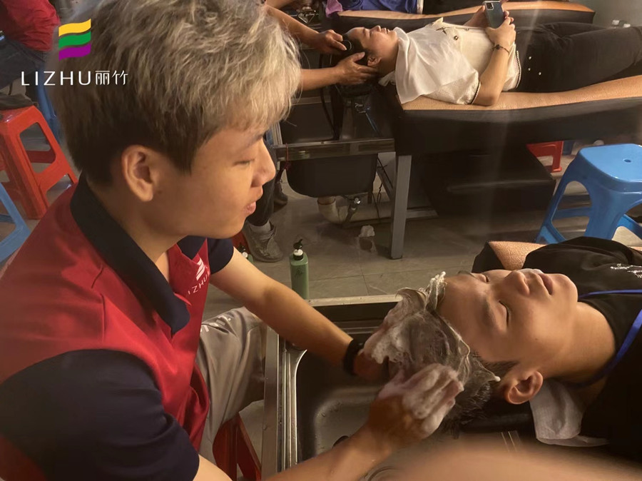 瑜伽洗頭的步驟，廣西洗護培訓(xùn)學(xué)校告訴你