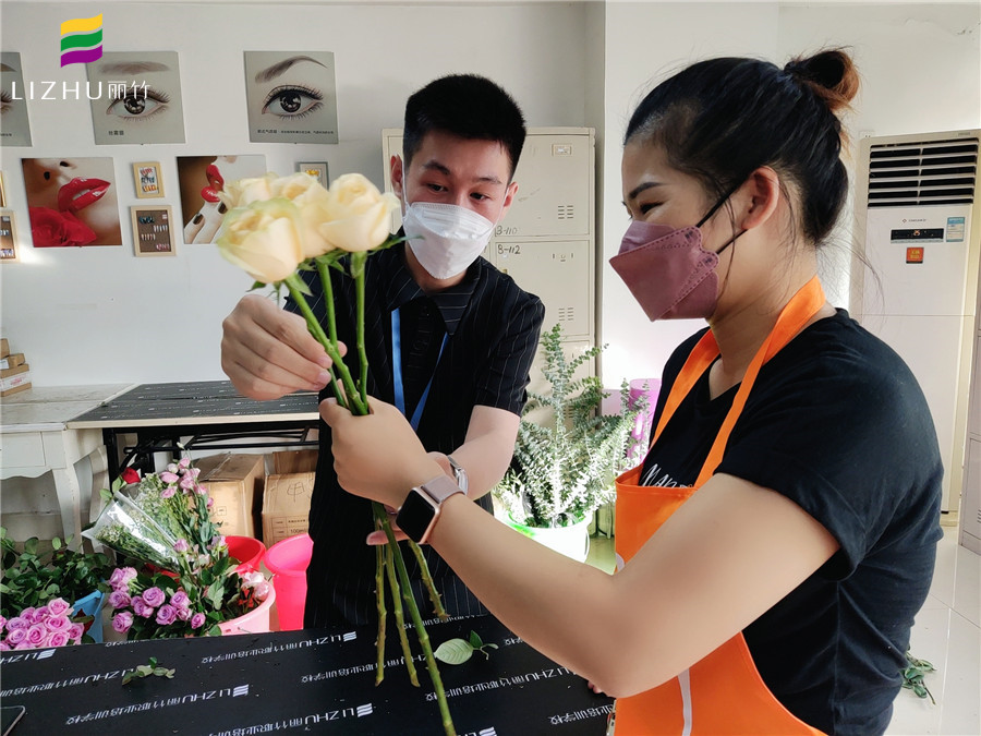 小型花束怎么包？南寧插花師培訓(xùn)班手把手教學(xué)