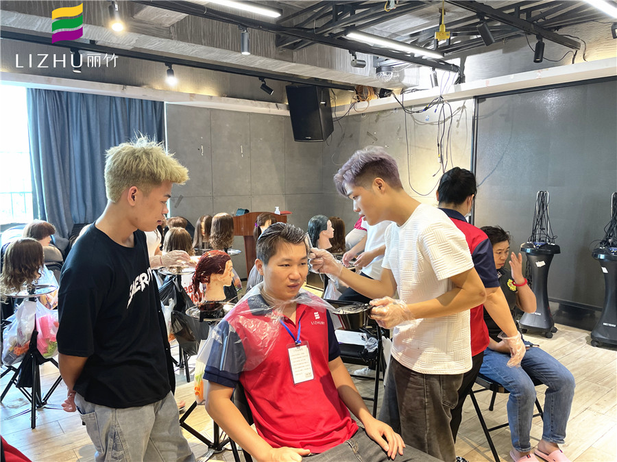 美發(fā)新手燙染技巧，廣西燙染培訓(xùn)課程