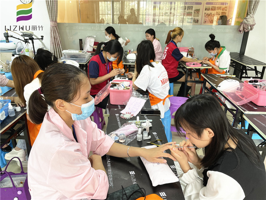 如何推死皮？南寧美甲培訓(xùn)學(xué)?；A(chǔ)課程