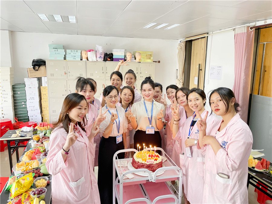 南寧美容師培訓(xùn)班舉行畢業(yè)交流會(huì)