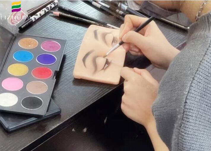 仿皮畫眼妝，南寧化妝學(xué)校眼妝教程