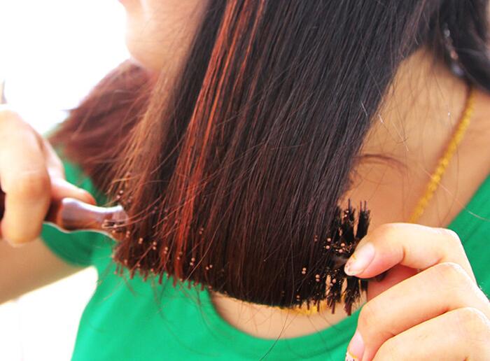 滾梳怎樣挑選？廣西美發(fā)學(xué)校專業(yè)講解