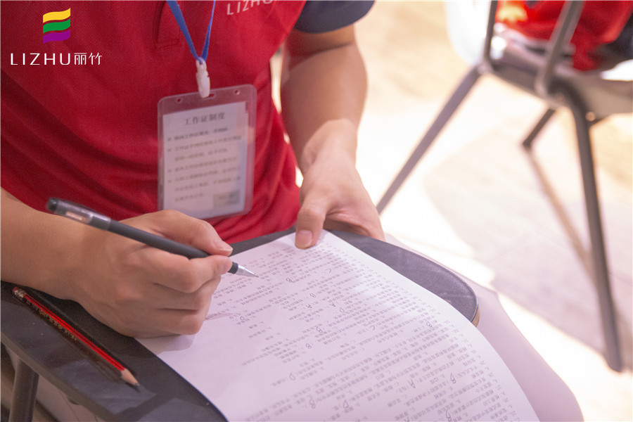 廣西培訓(xùn)美發(fā)理發(fā)學(xué)校進(jìn)行理論知識考核