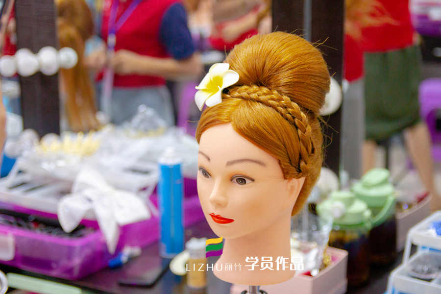 赫本包發(fā)型課堂練習(xí) | 學(xué)習(xí)化妝盤發(fā)