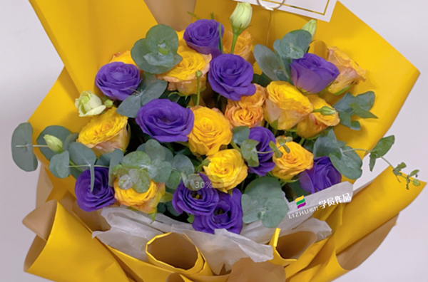 玫瑰花束圖片，學(xué)員告訴你南寧學(xué)插花要多久
