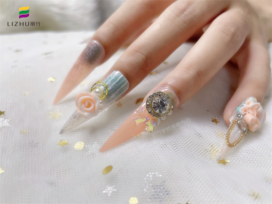 鉆石雕花美甲  |南寧美甲培訓短期作品