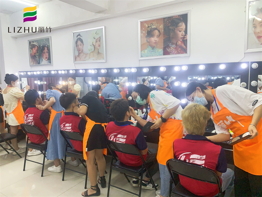 女士妝容和男士妝容的區(qū)別，廣西彩妝化妝專業(yè)培訓(xùn)課程