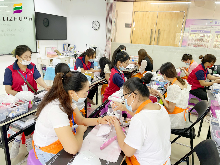 不同甲型的打磨方法，廣西南寧美甲培訓(xùn)班教學(xué)內(nèi)容