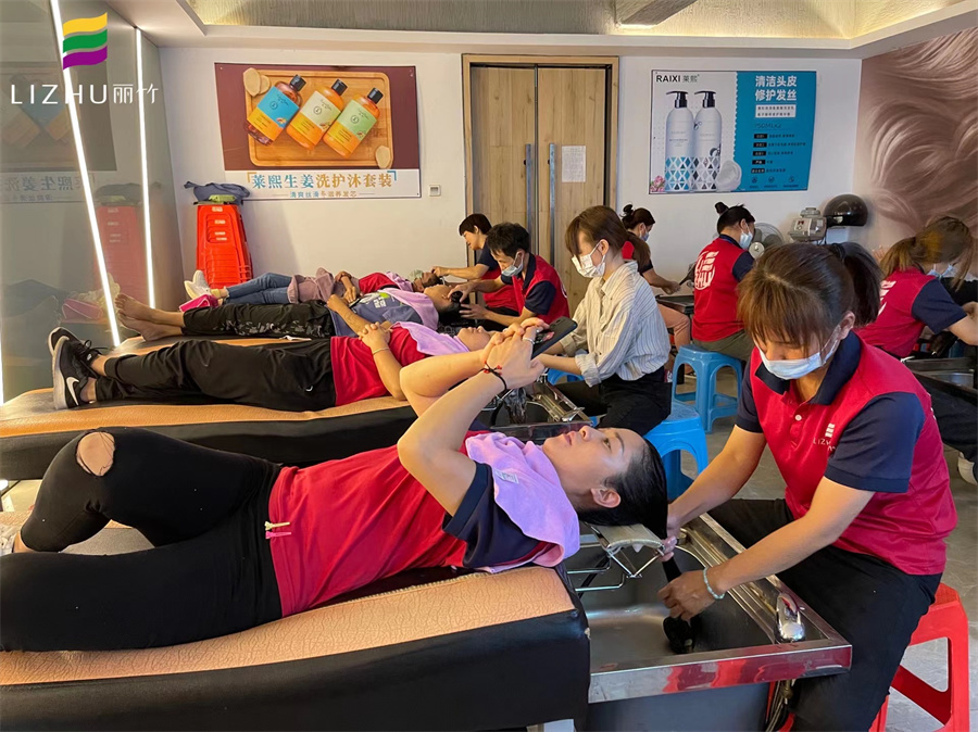 學(xué)美發(fā)店正確的洗頭方法，告訴你南寧哪里有洗頭培訓(xùn)技術(shù)？