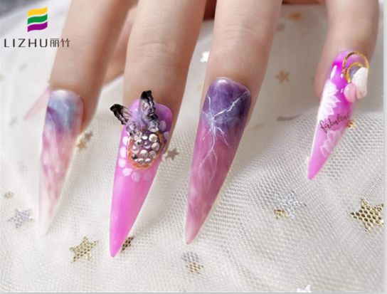 紫色霧霾美甲，南寧培訓(xùn)美甲師作品欣賞