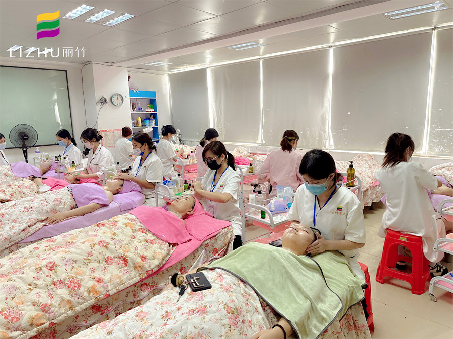 秋季如何敷面膜？南寧面部護(hù)理基礎(chǔ)班課程分享