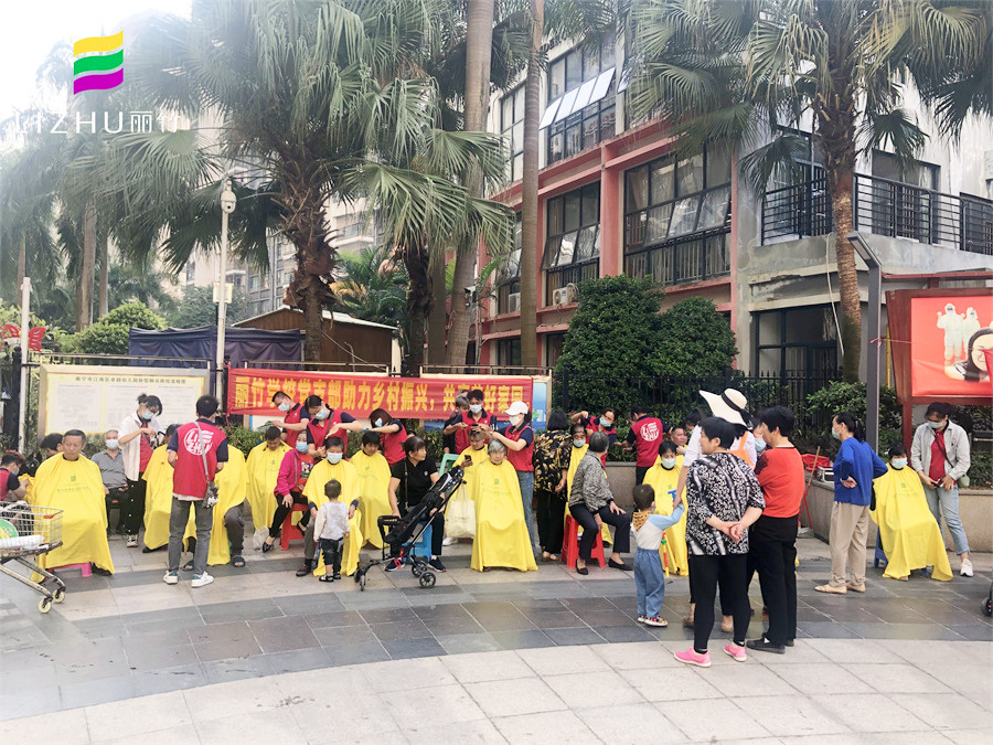 南寧美容美發(fā)學(xué)校公益活動(dòng)，居民們連連稱贊
