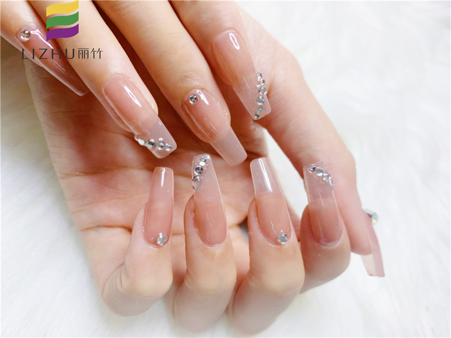 冬天做美甲的注意事項，南寧培訓(xùn)美甲師課件教學(xué)內(nèi)容