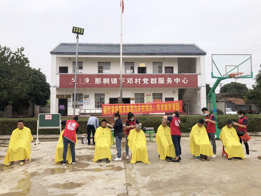 南寧美發(fā)培訓學校“三下鄉(xiāng)”活動，群眾連連稱贊