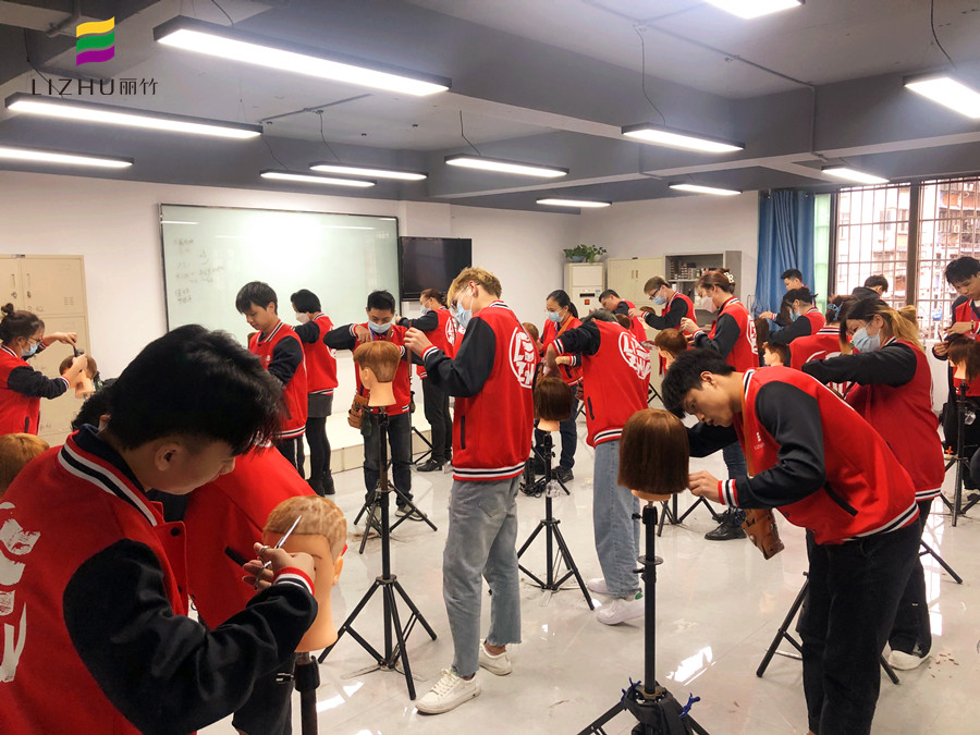 南寧哪里可以學(xué)美發(fā)快剪？麗竹學(xué)校美發(fā)快剪班歡迎你