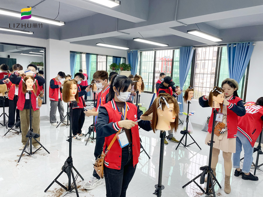 南寧學(xué)美發(fā)剪發(fā)：不同長度碎發(fā)怎么剪？