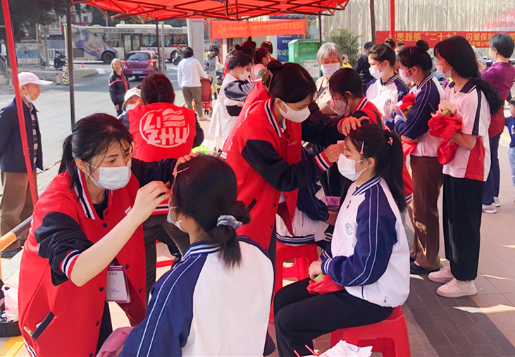 免費(fèi)化妝 | 廣西彩妝造型專業(yè)學(xué)校插起公益彩妝大旗