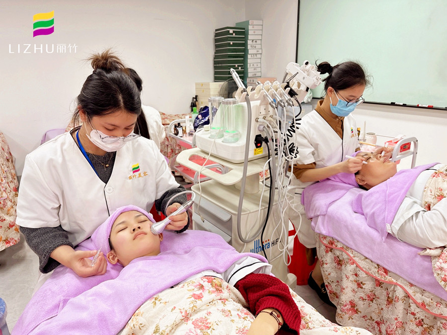 南寧哪里可以學(xué)美容儀器？美容儀器好學(xué)嗎