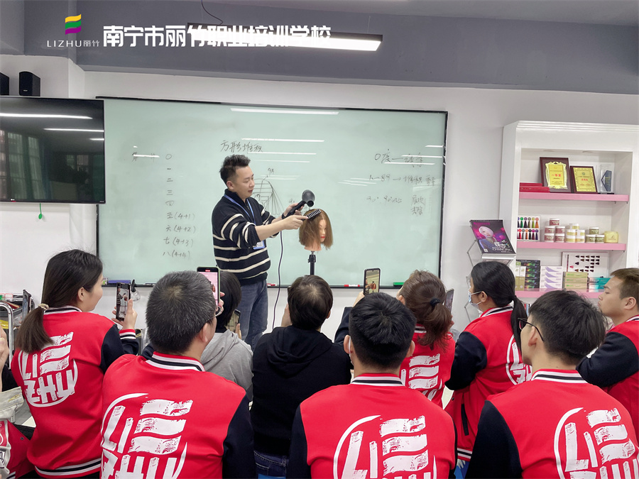 成功美發(fā)師具備哪些條件？南寧美發(fā)理發(fā)培訓(xùn)